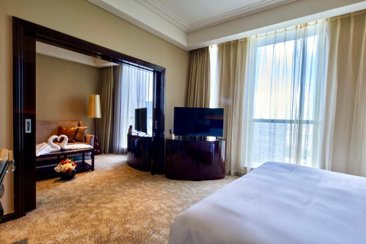 One Bed Suite, Club lounge access, 1 Bedroom Suite, 1 King