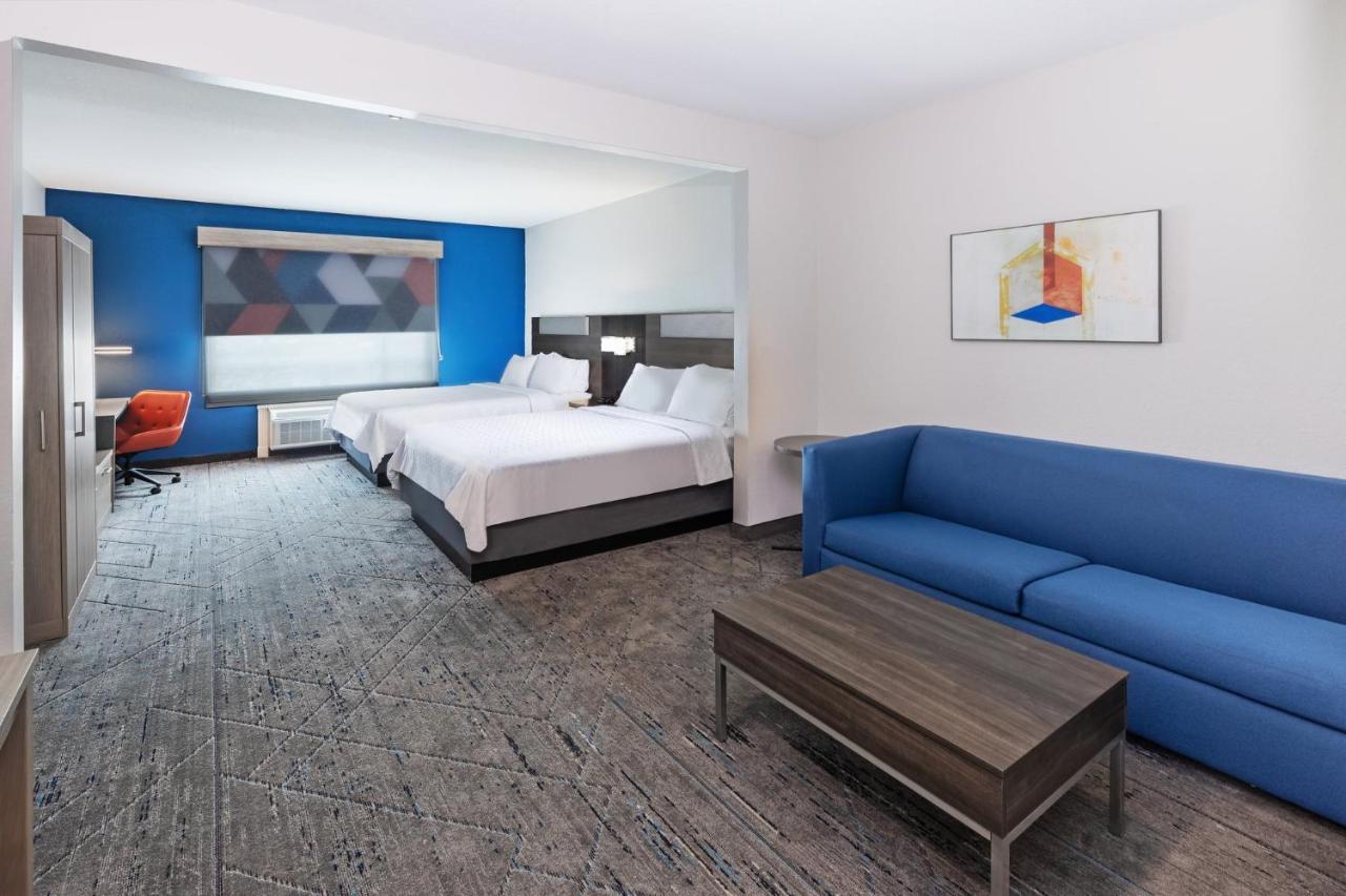 Queen Suite with Two Queen Beds and Additional Living Area