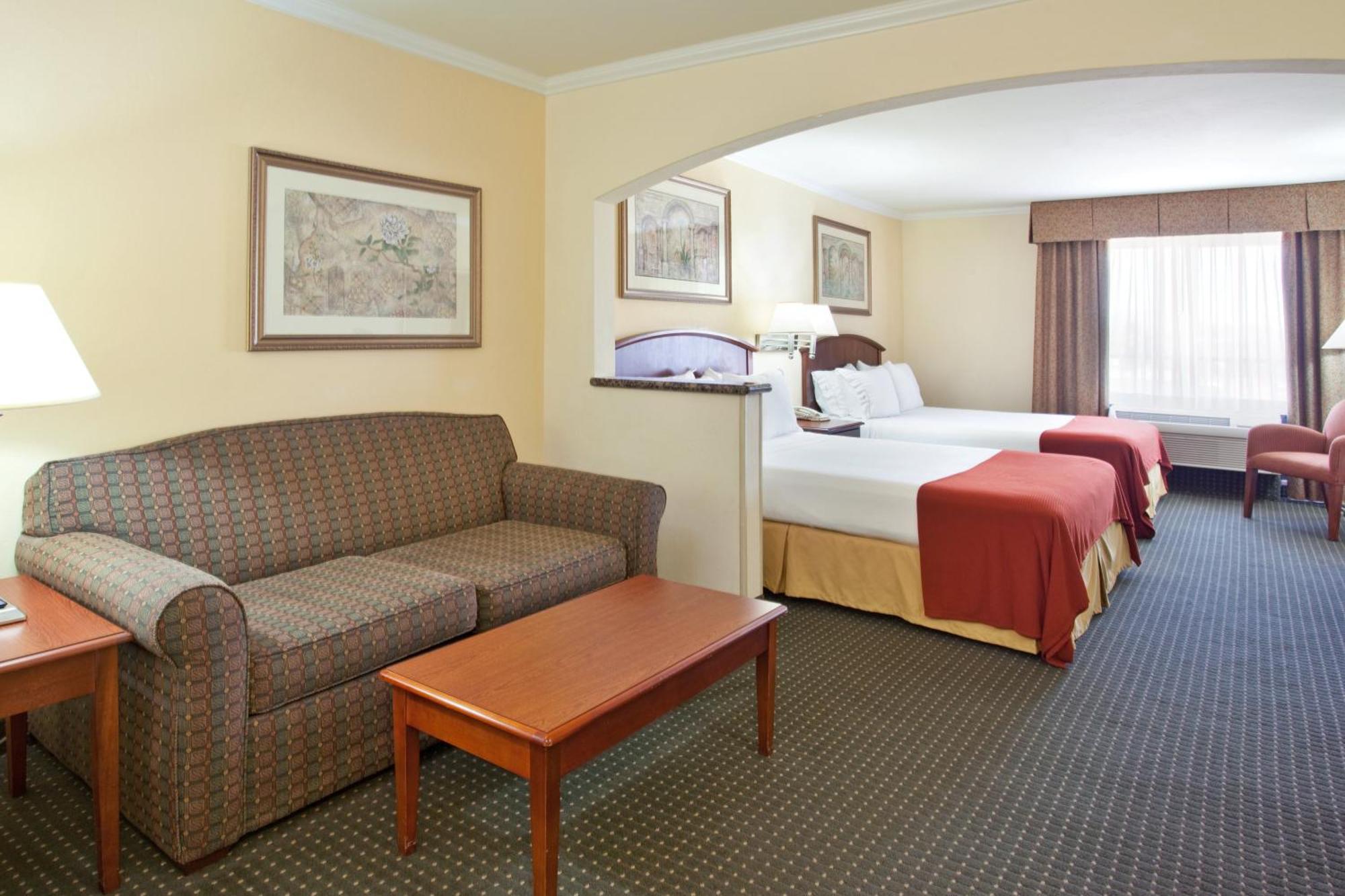 One-Bedroom Queen Suite - Hearing Accessible - Non-Smoking