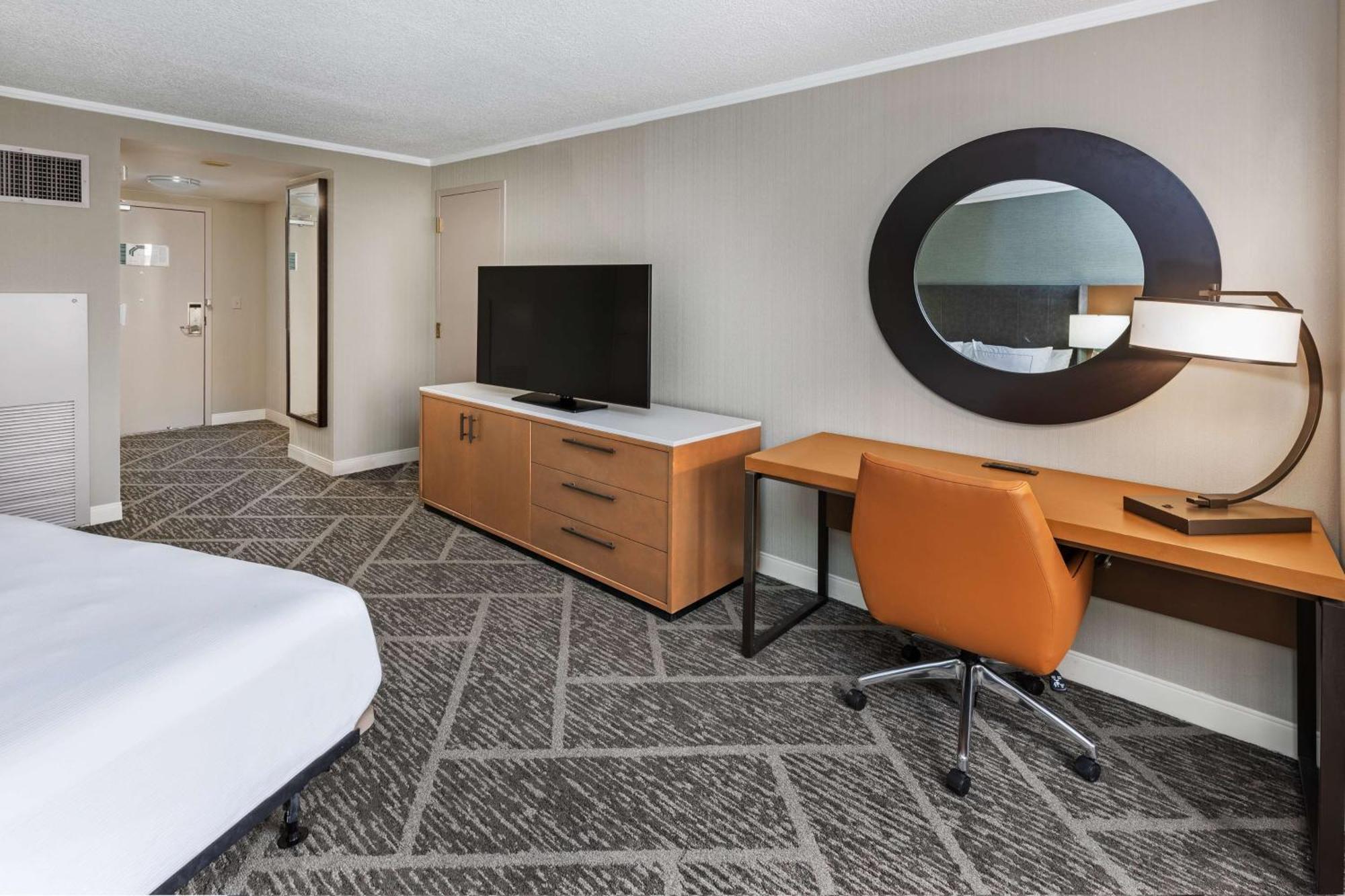King Room with Roll-In Shower - Disability Access