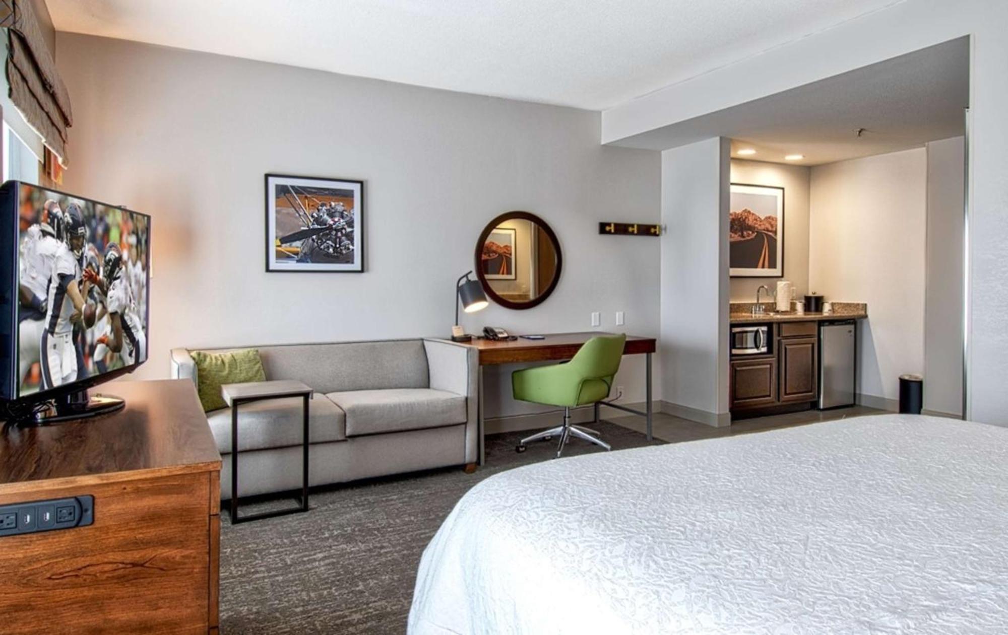 King Studio Suite with Sofa Bed - Non-Smoking