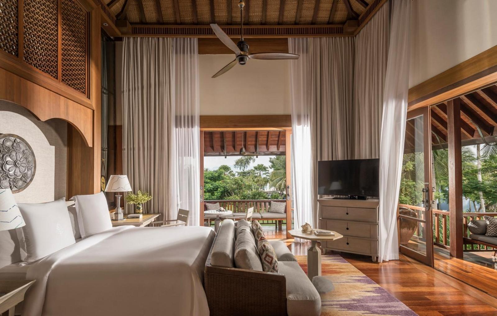 Habitación con cama extragrande y vistas al jardín - Planta alta