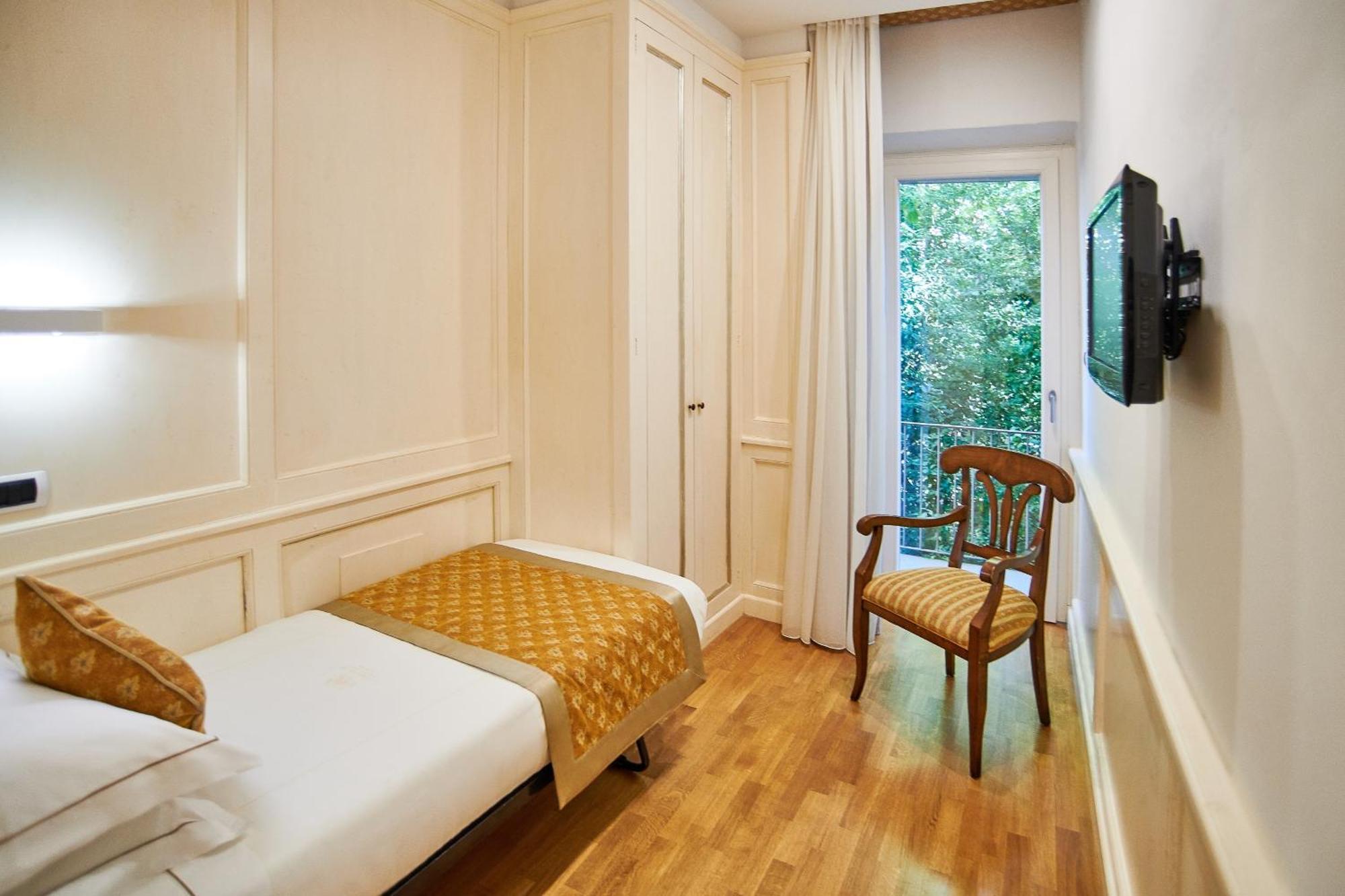 Quarto com Cama de Casal ou 2 de Solteiro