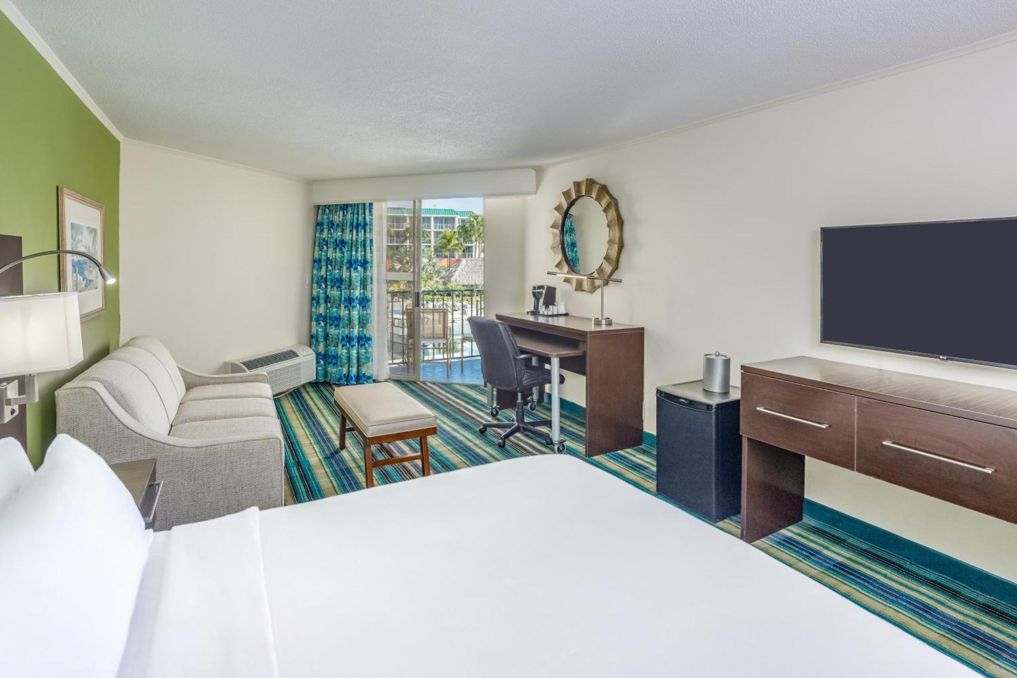 Premium King Room with Balcony and Marina View