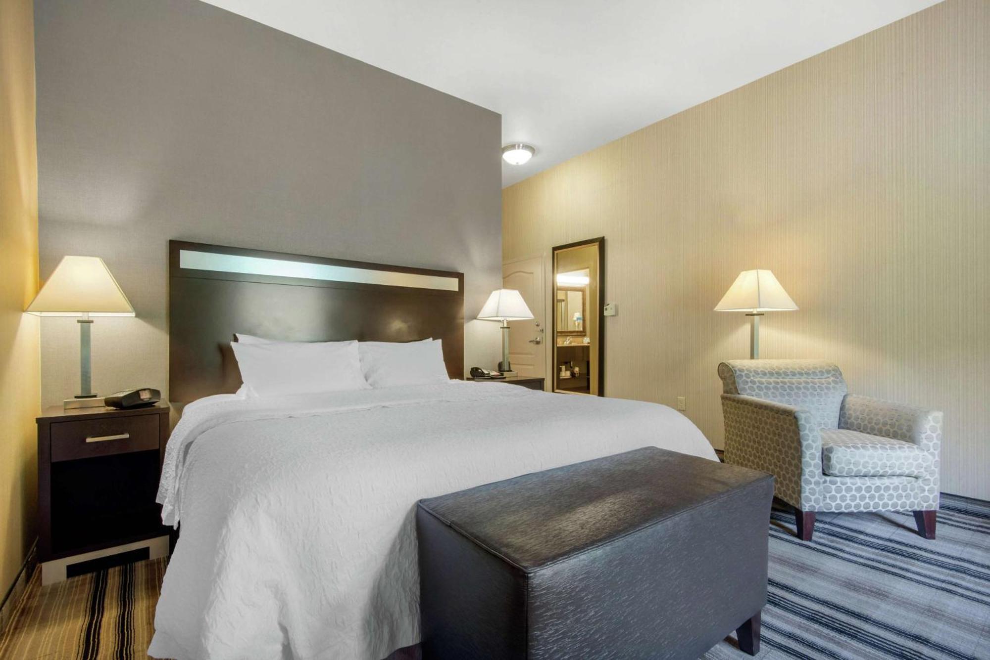 King Room Hearing Access or Non-Smoking