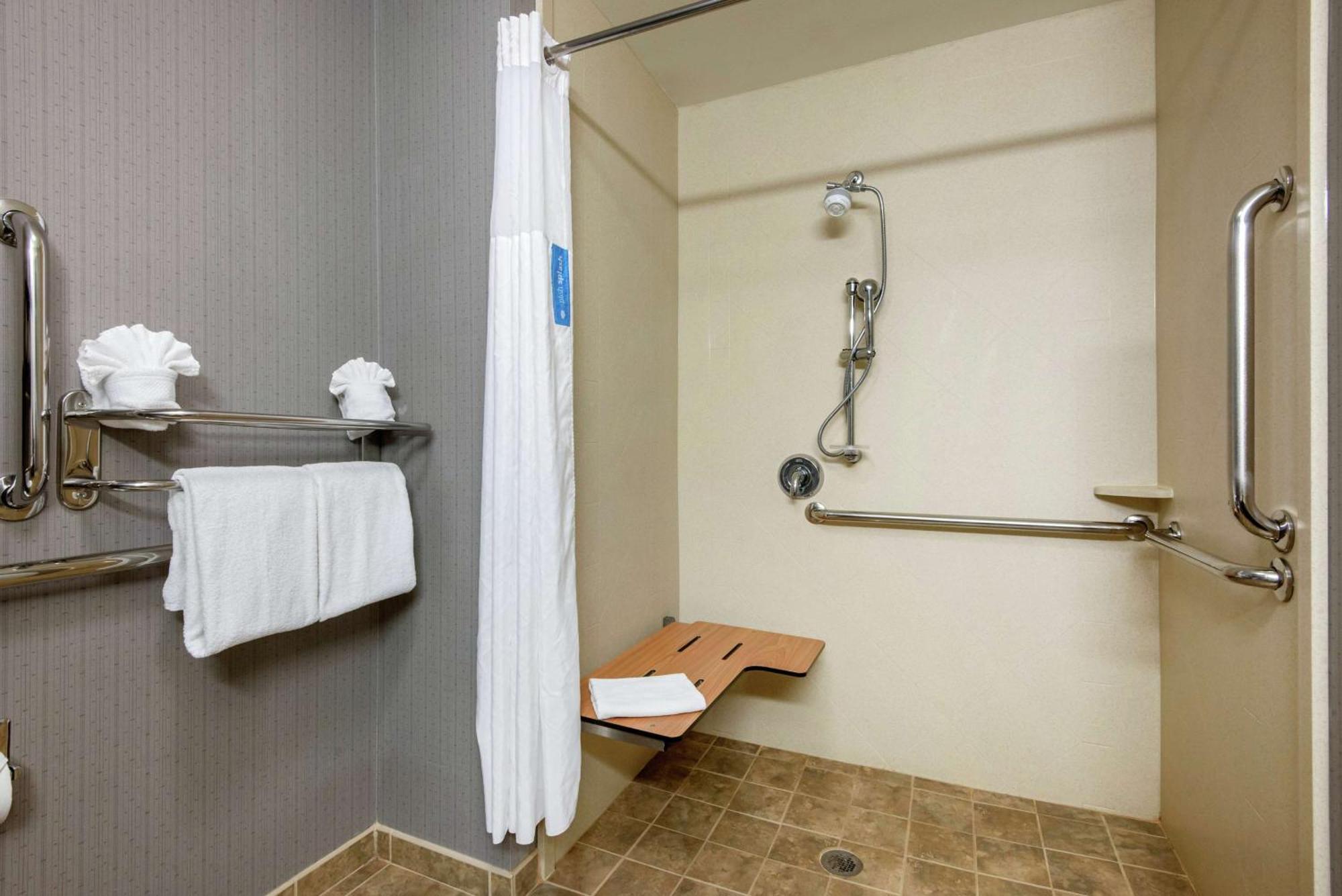 King Room Hearing Access or Non-Smoking
