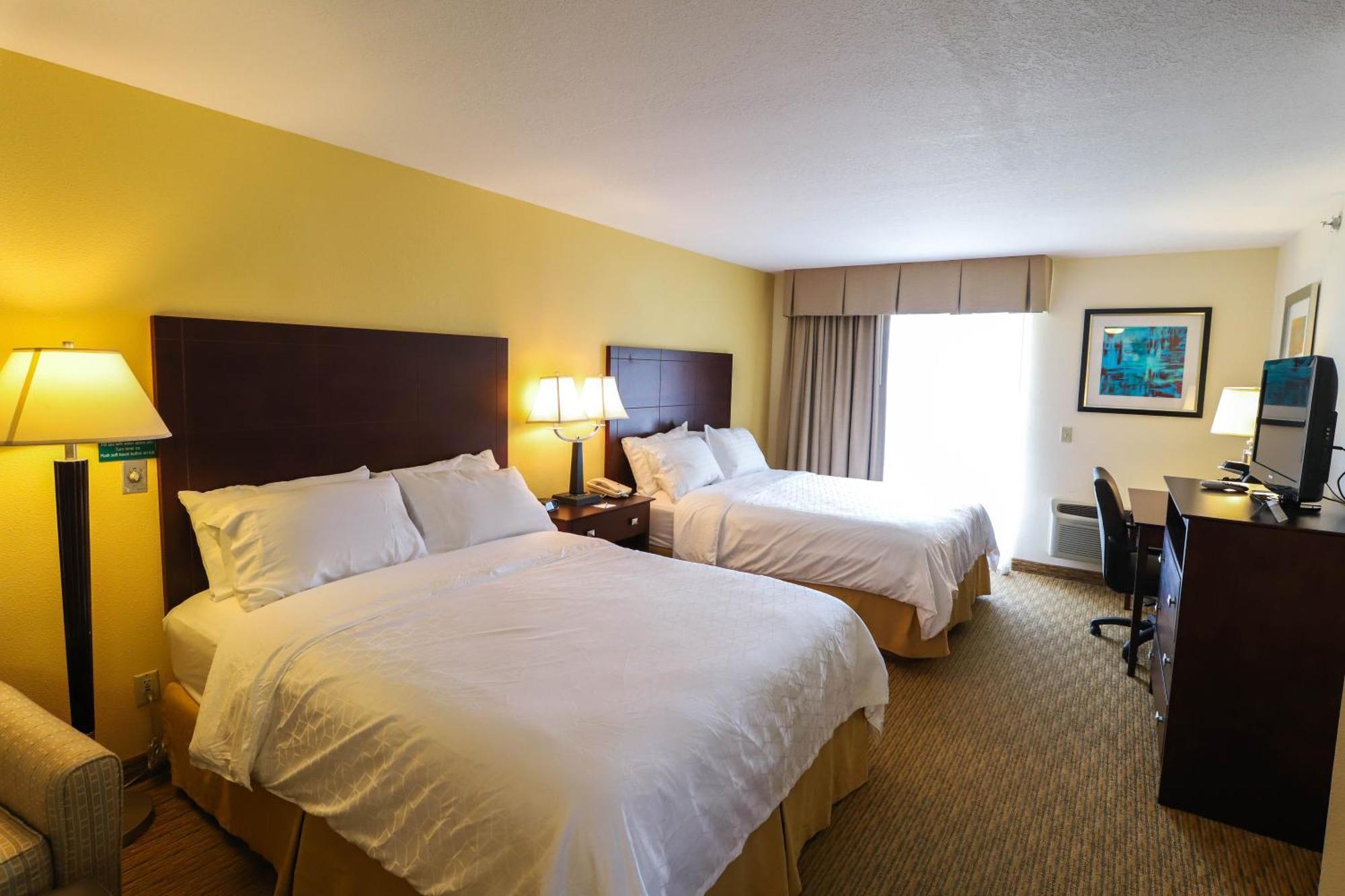 Queen Room with Two Queen Beds and Balcony - Non-Smoking