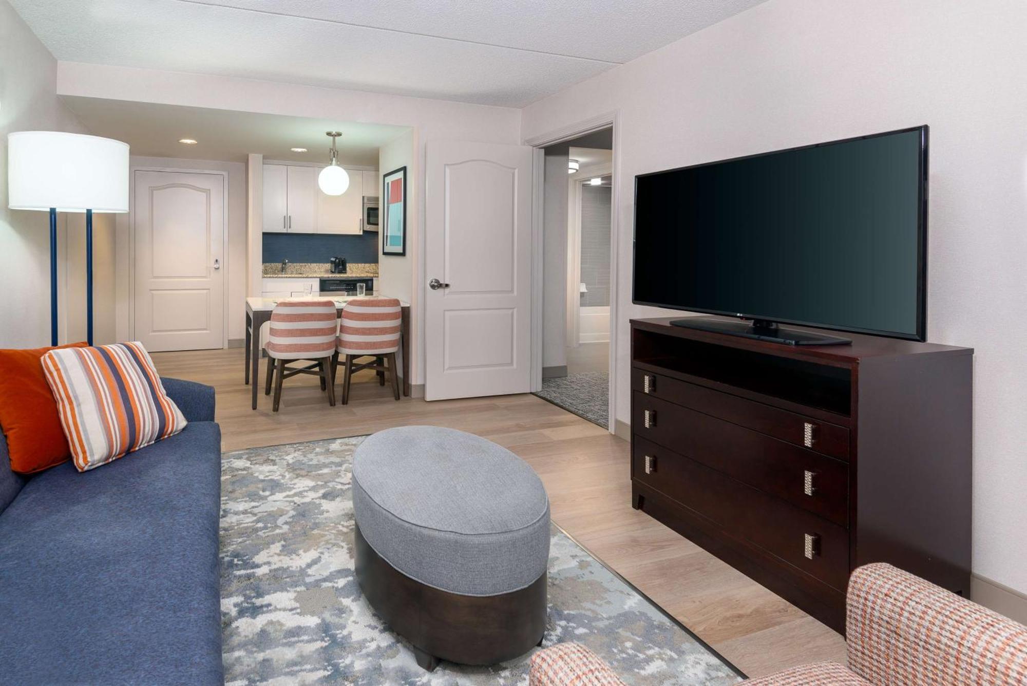 One-Bedroom King Suite - Non-Smoking