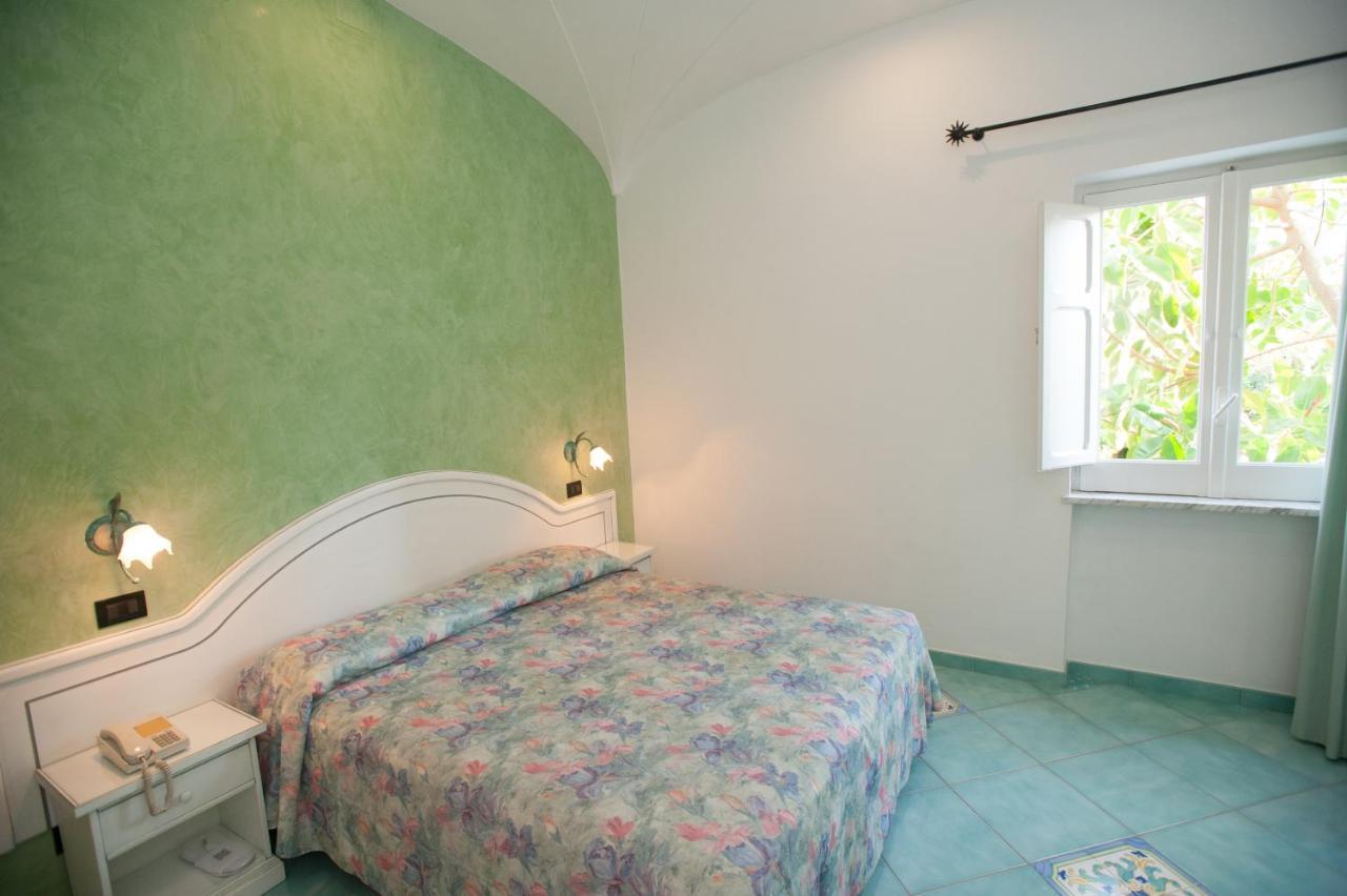 Camera Matrimoniale con Vista Montagna