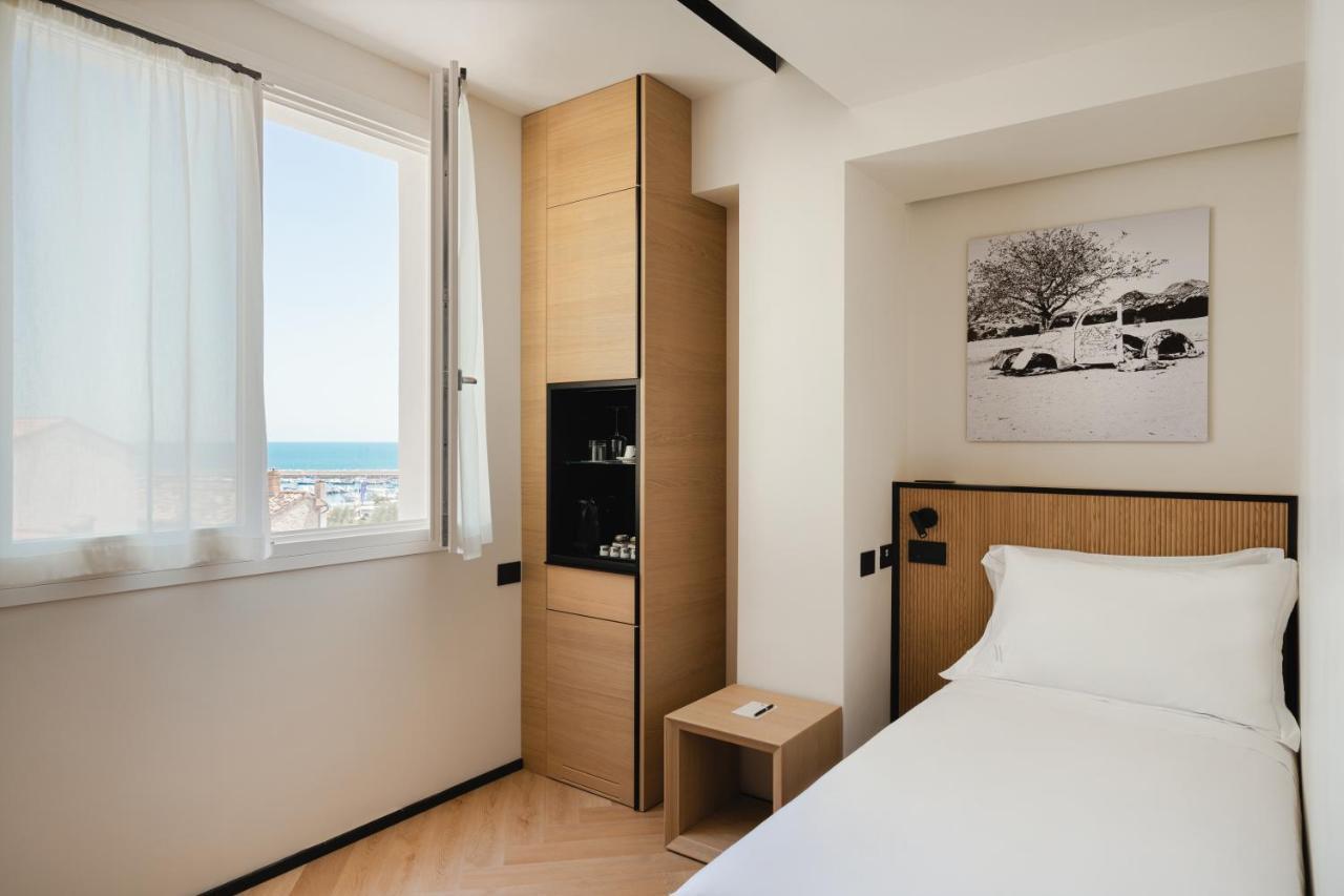 Single Room,1466904461:JPEG