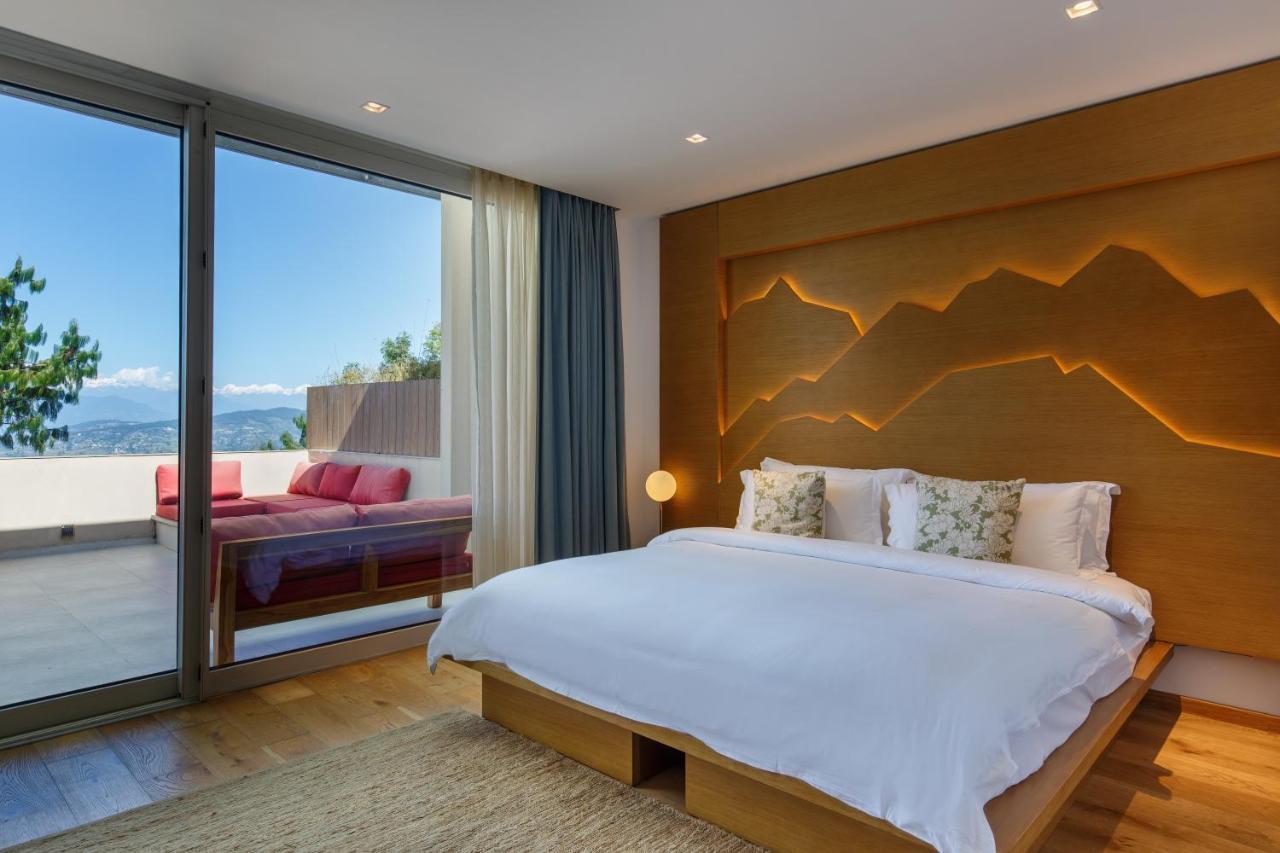 Deluxe King Suite with Bathtub and Private Balcony