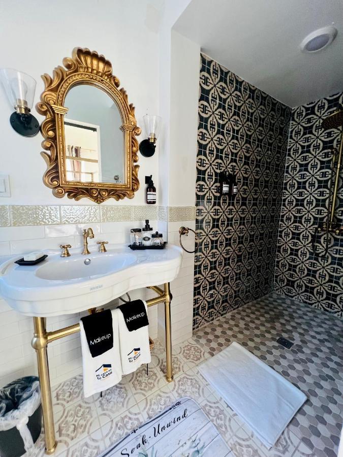 Deluxe King Suite,1559236294:JPEG