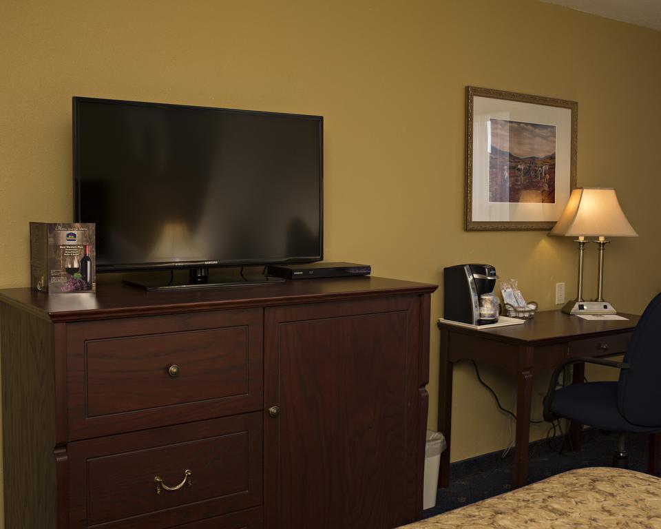Queen Room with Sofa Bed - Non-Smoking