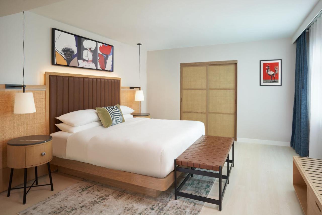 One-Bedroom King Suite with Balcony and Bay View
