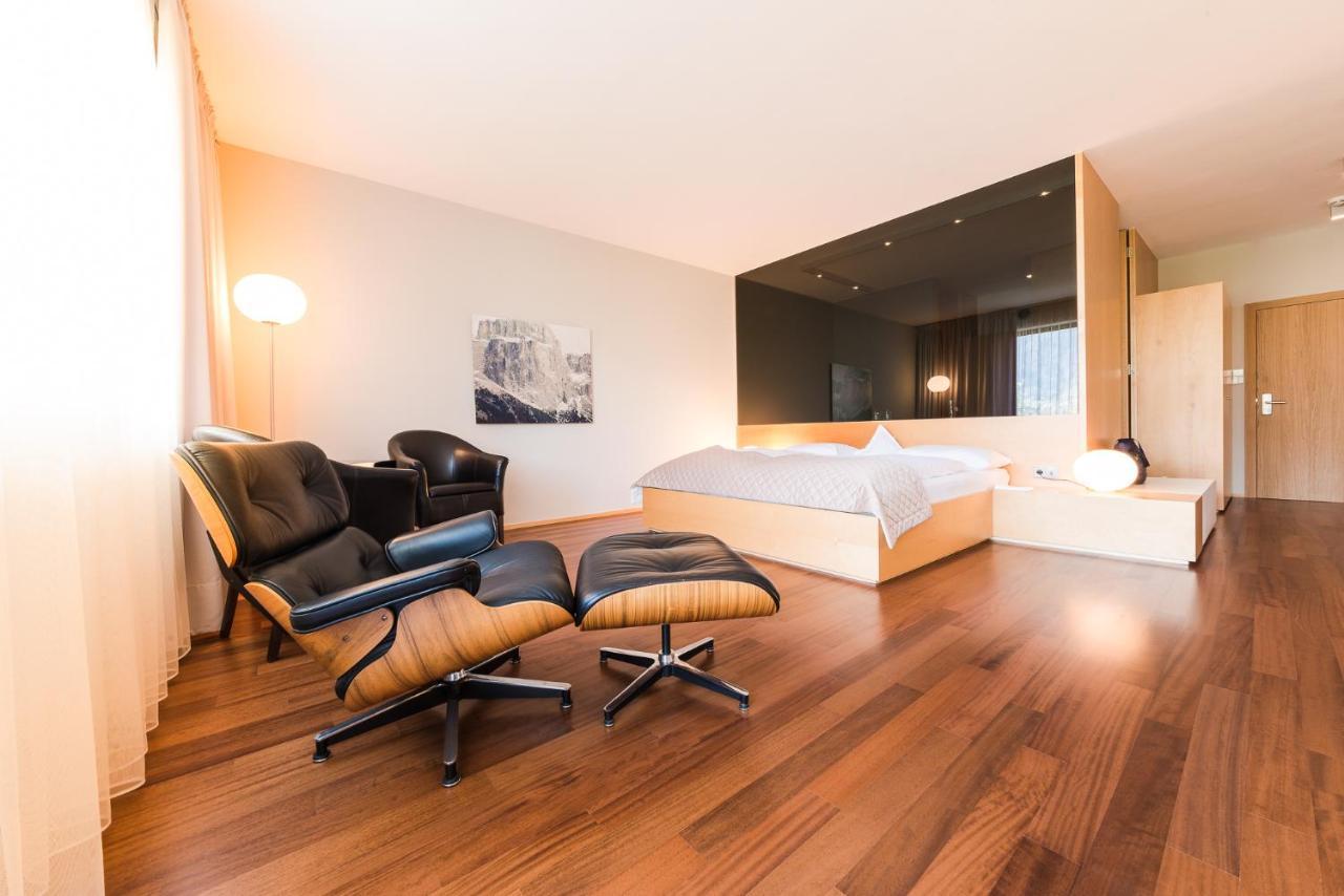 Deluxe Double Room Balcony,1498652437:JPEG