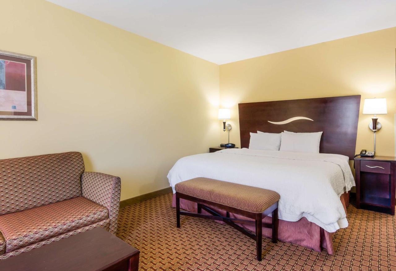 King Room with Sofa Bed and Study - Non-Smoking