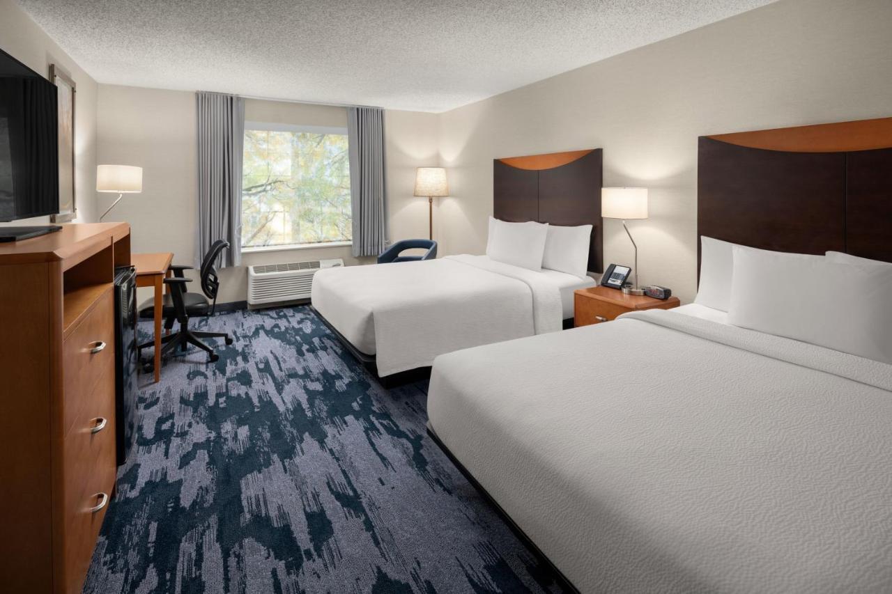 Queen Room with Two Queen Beds - Hearing Accessible