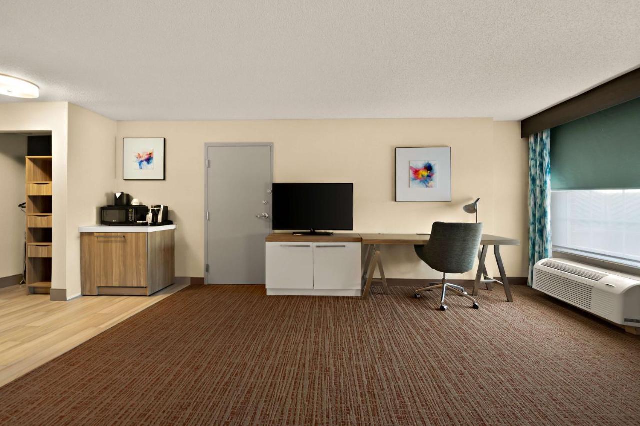 King Room with Roll-In Shower - Mobility/Hearing Accessible
