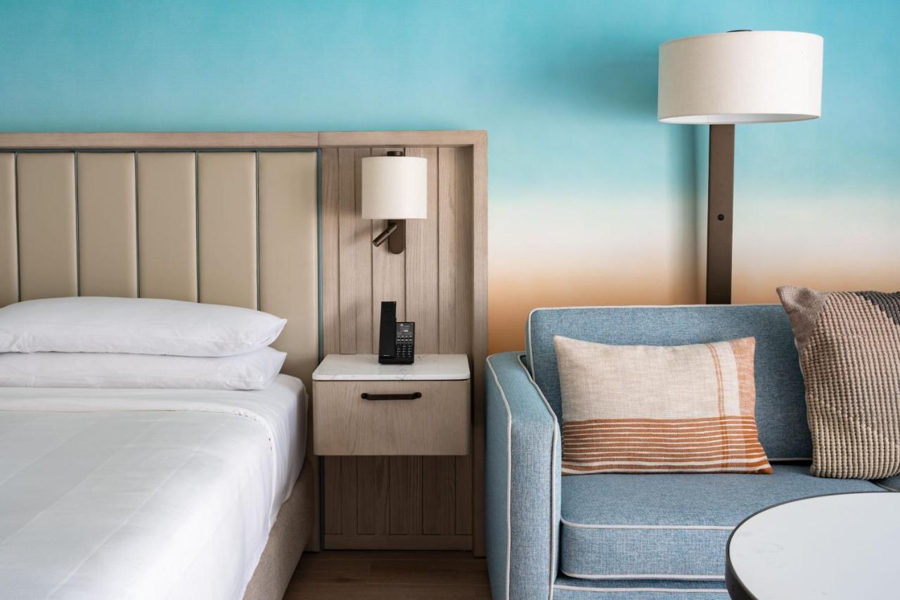 Deluxe King Room with Balcony