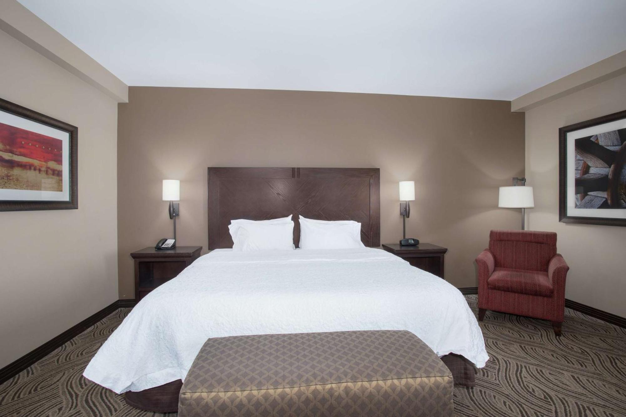King Room with King Bed - Non-Smoking