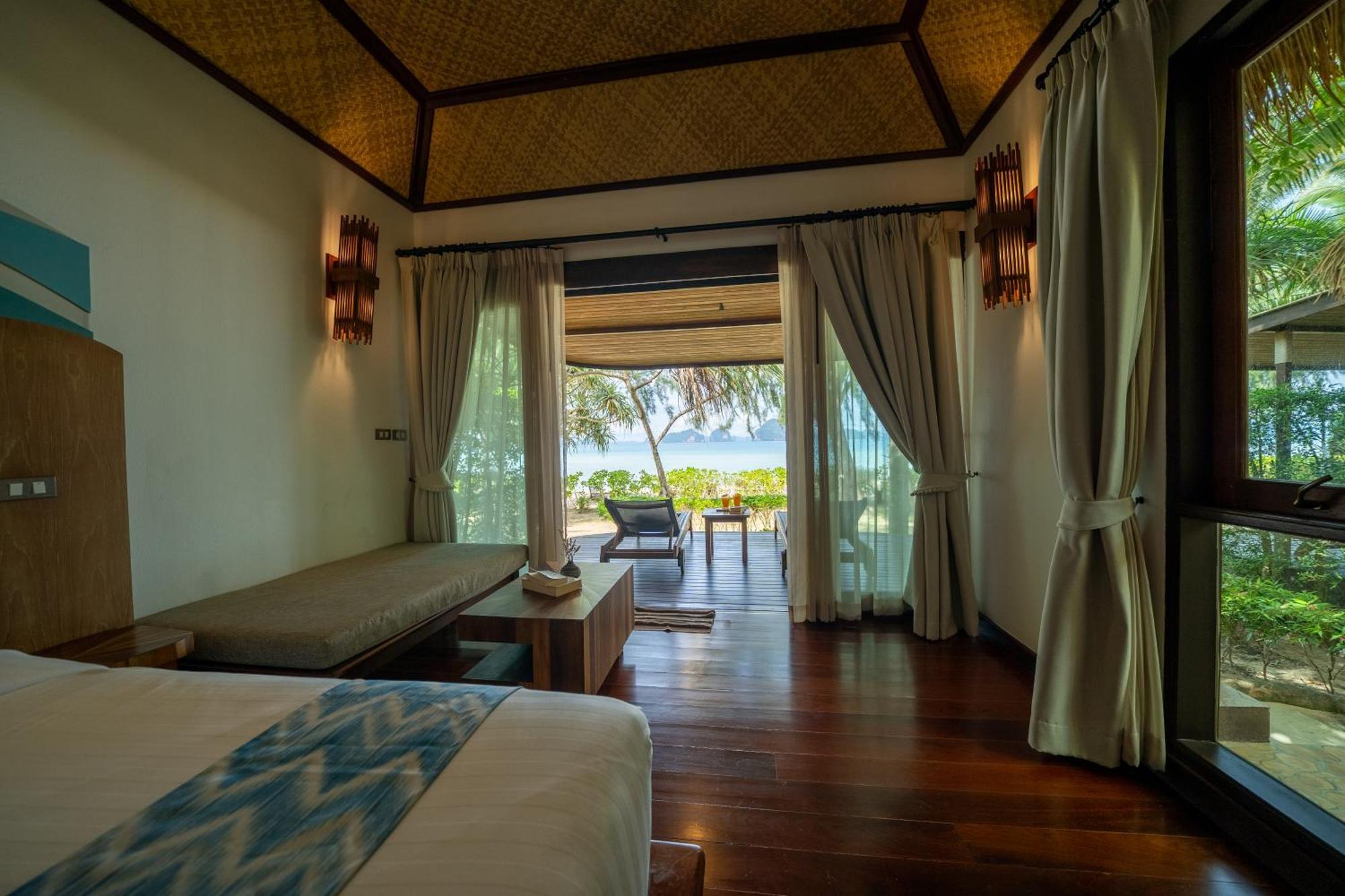 Deluxe Beach Front Cottage