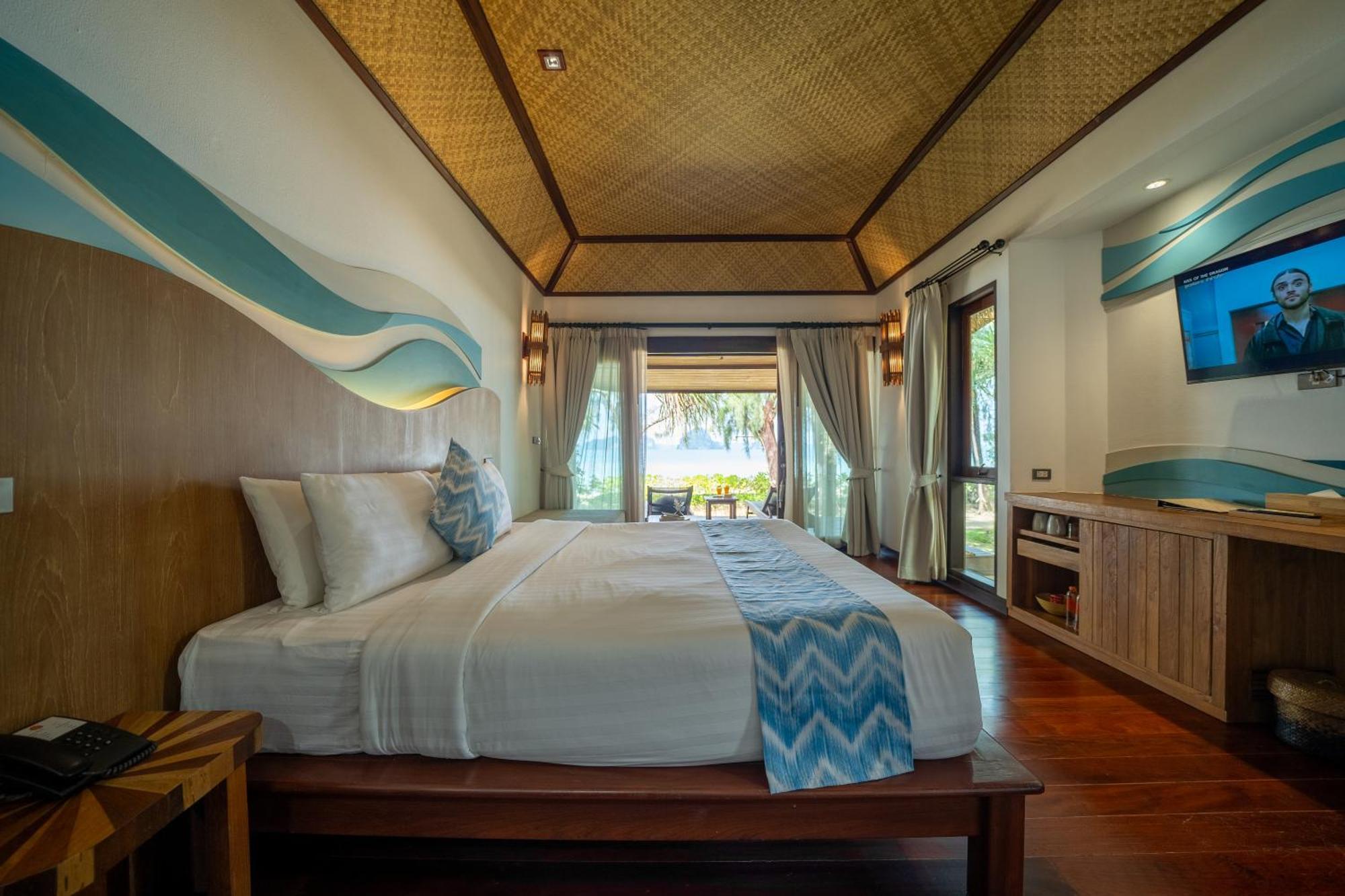 Deluxe Beach Front Cottage