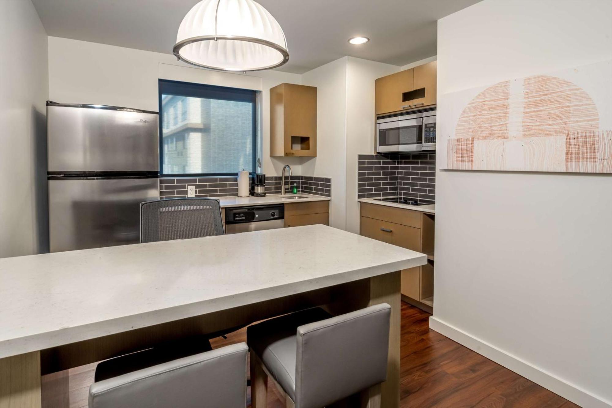 One-Bedroom King Suite with Kitchen