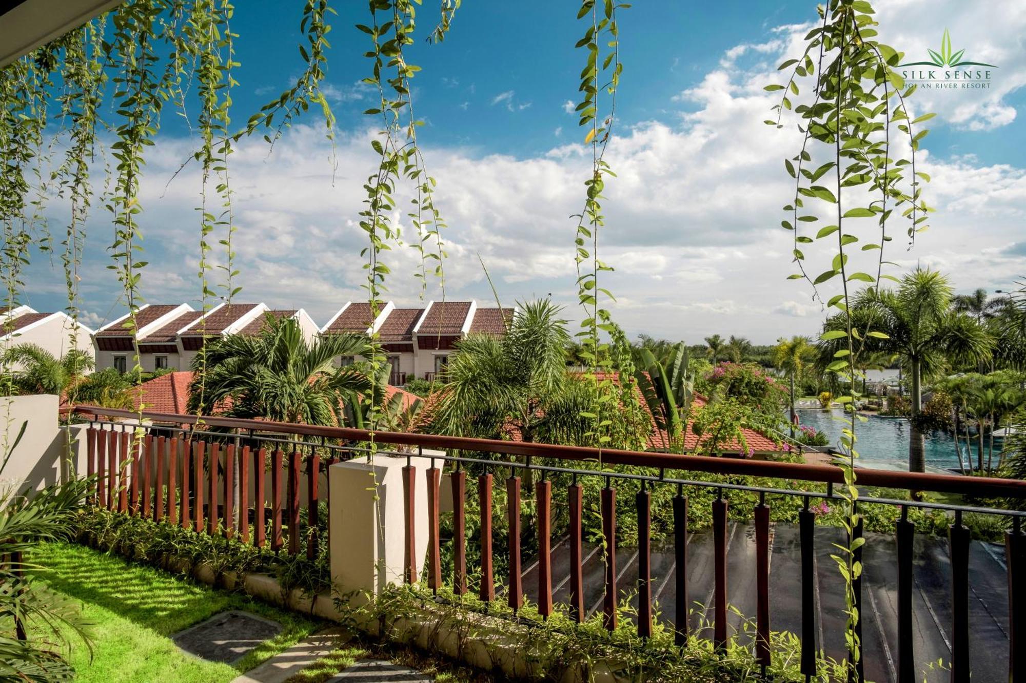 Deluxe Room with Pool and River View