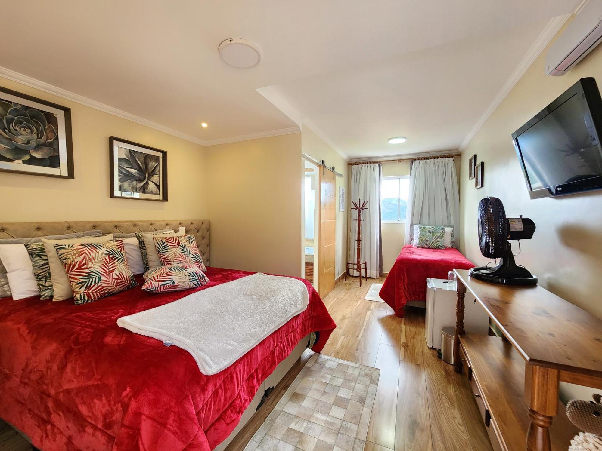 Quarto Triplo com Banheira