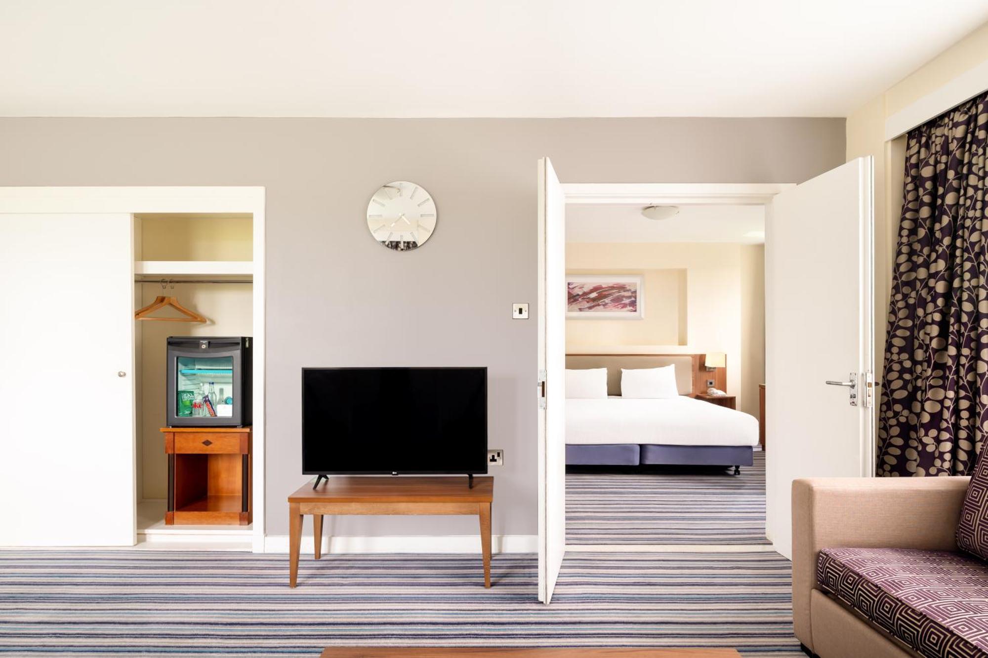 One-Bedroom Queen Suite