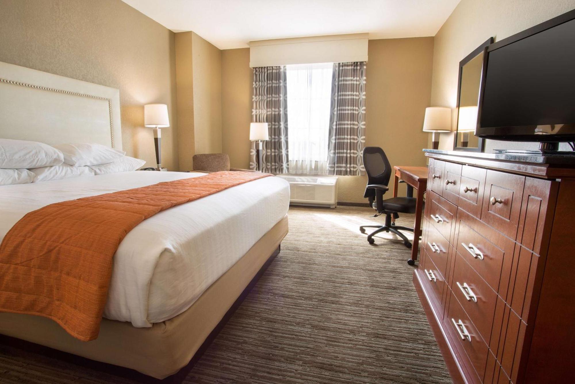 Deluxe King Room - Accessible, Tub