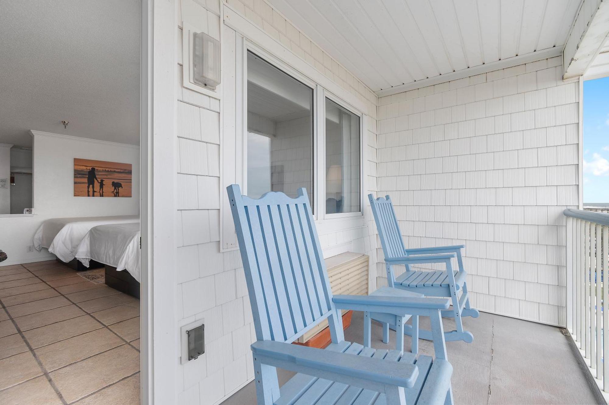 Standard Queen Room with Two Queen Beds with Ocean Front View
