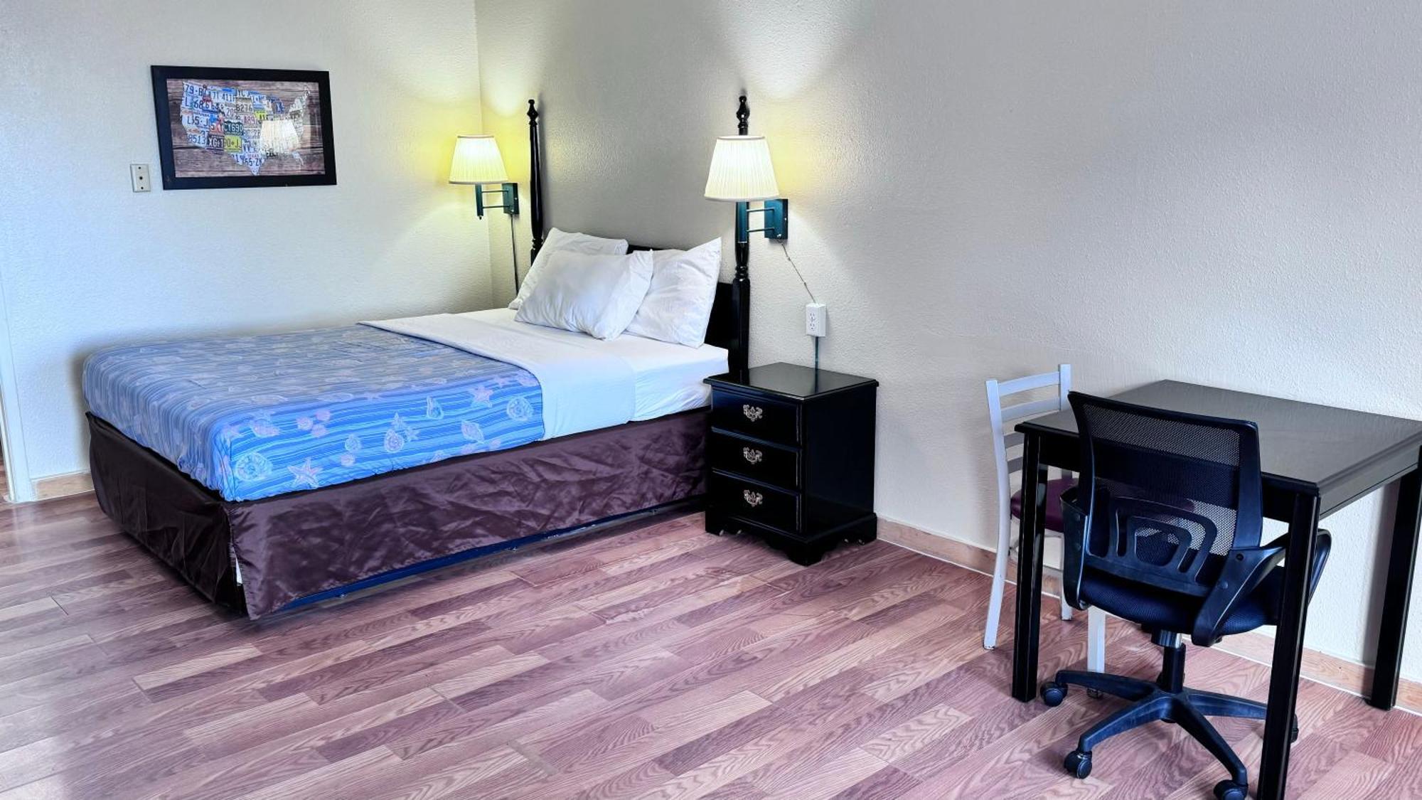 Standard Queen Room