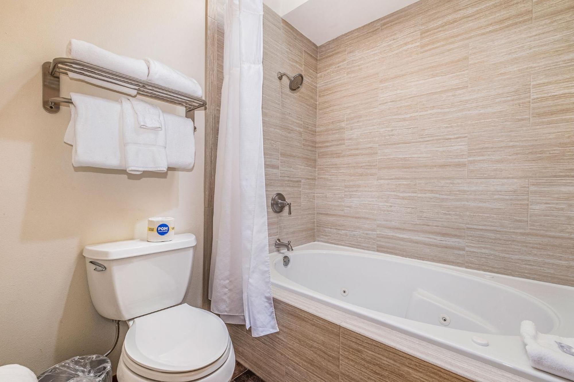 One-Bedroom Suite with Kitchenette - Upper Floor
