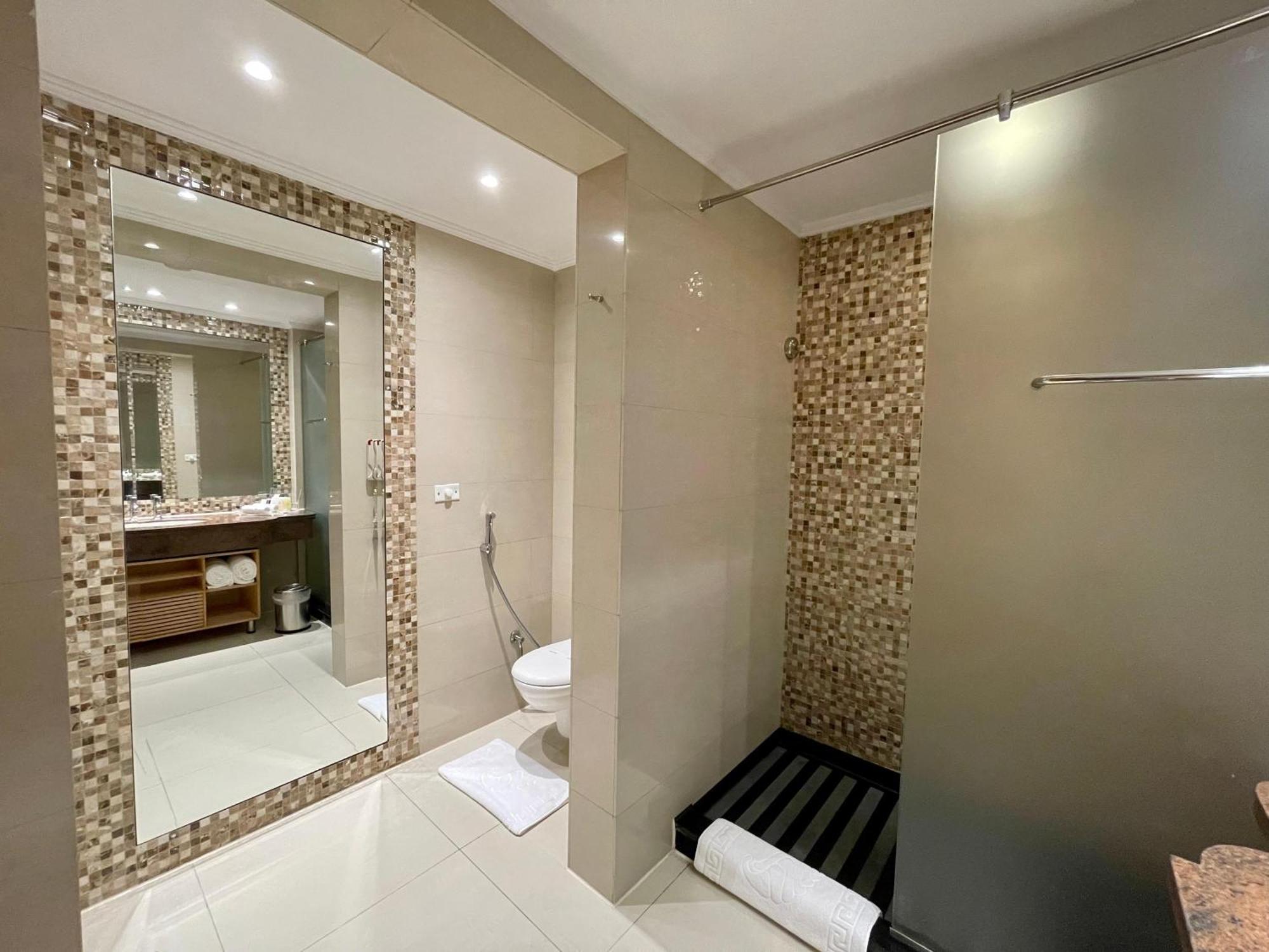 Standard King Room with Pool View