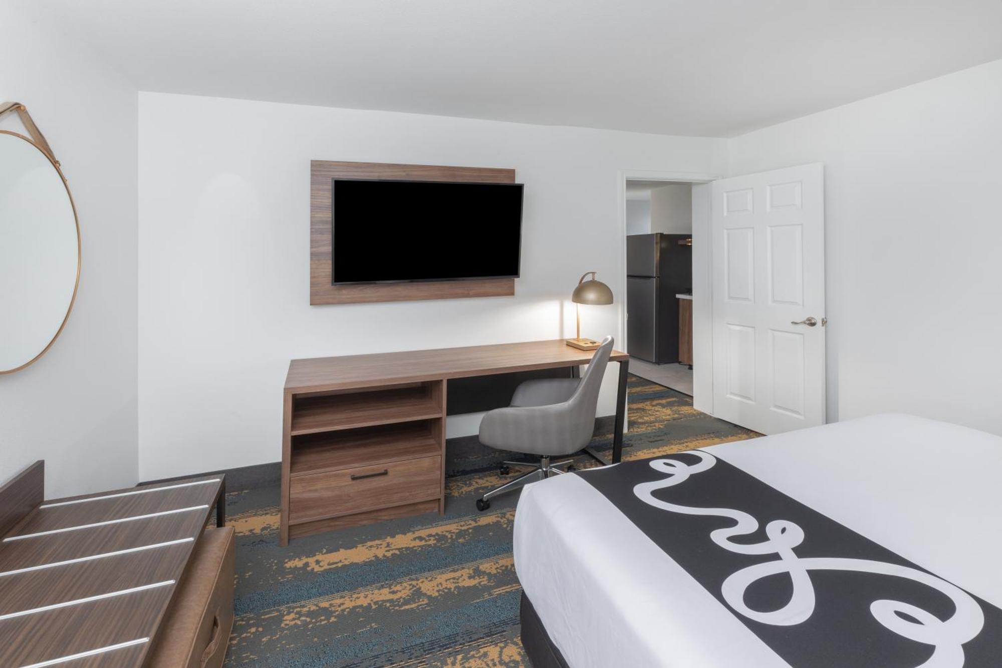 Deluxe King Suite