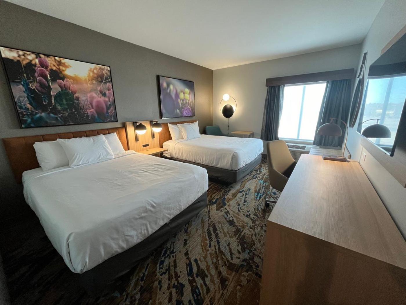Queen Room with Two Queen Beds - Hearing Impaired Access