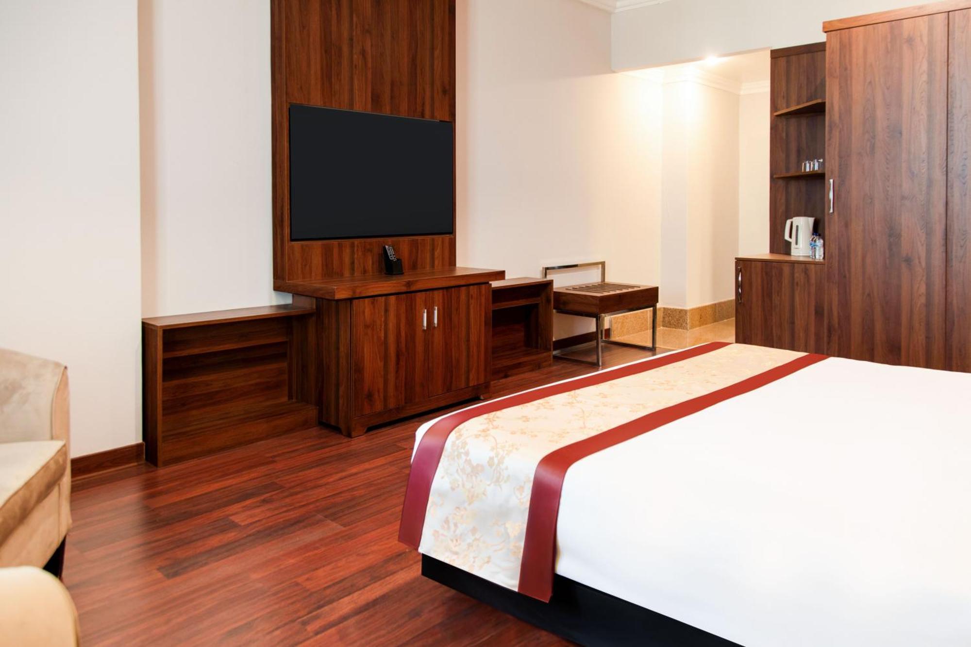 Deluxe King Room