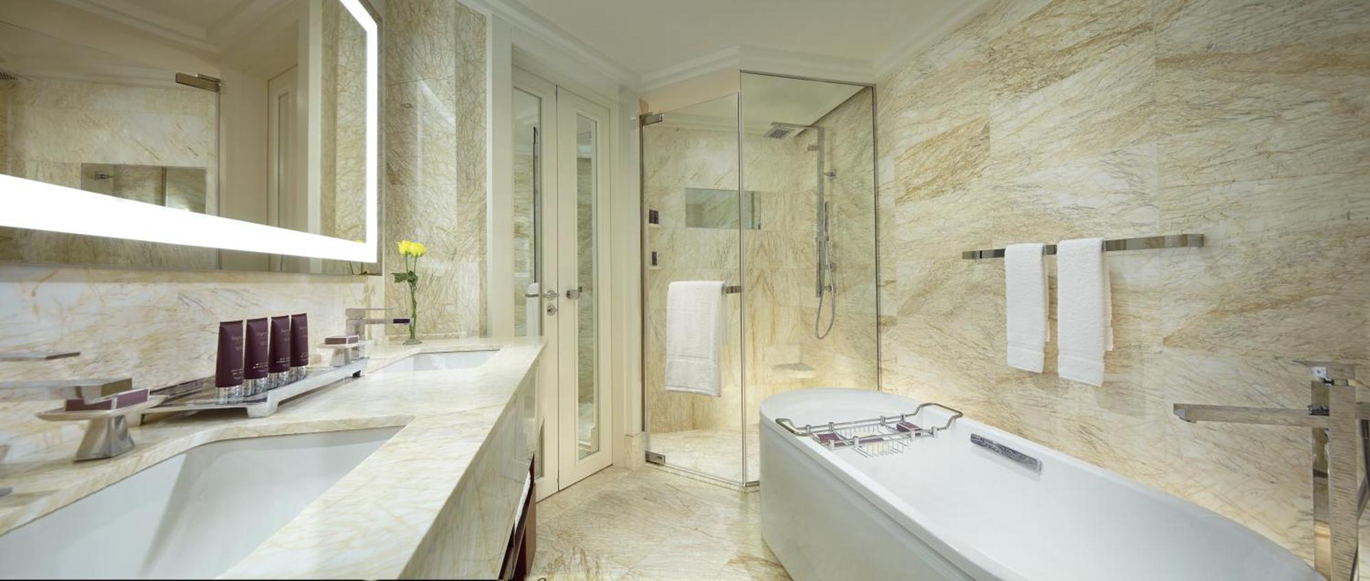 Club Deluxe Room with Lounge Access