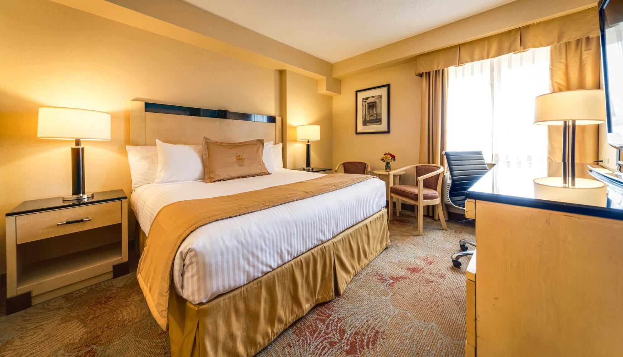 Standard room with 1 king bed
