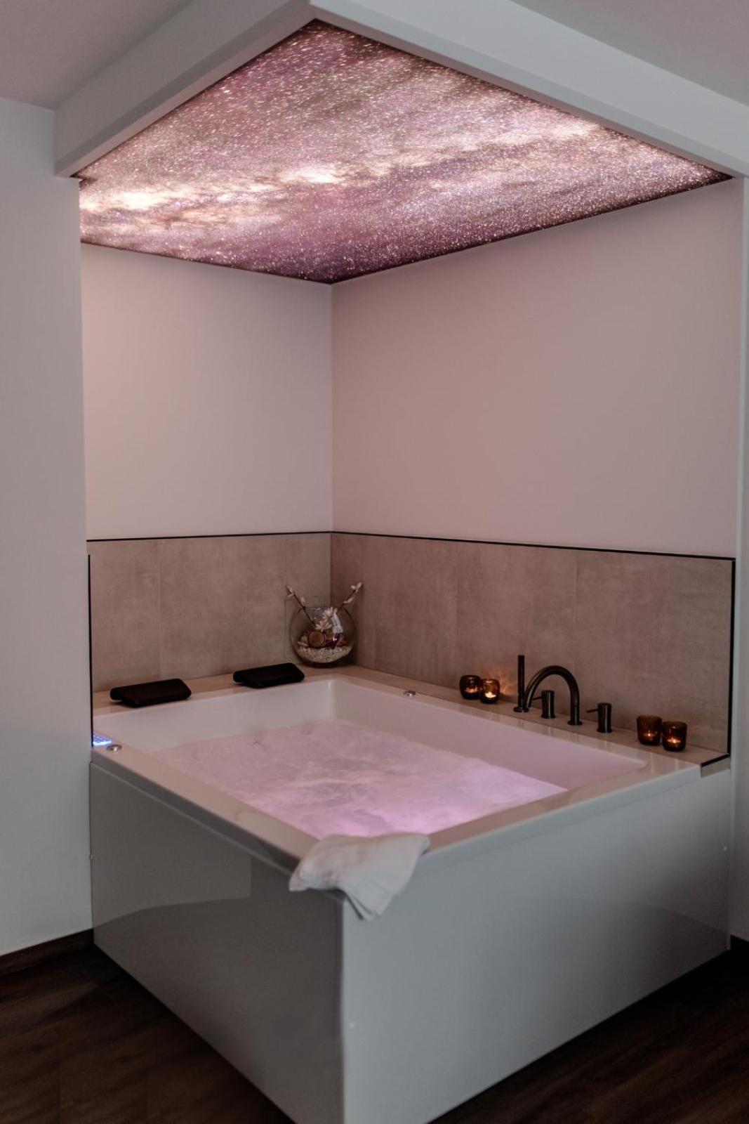 Suite Spa Bath,1540788559:JPEG