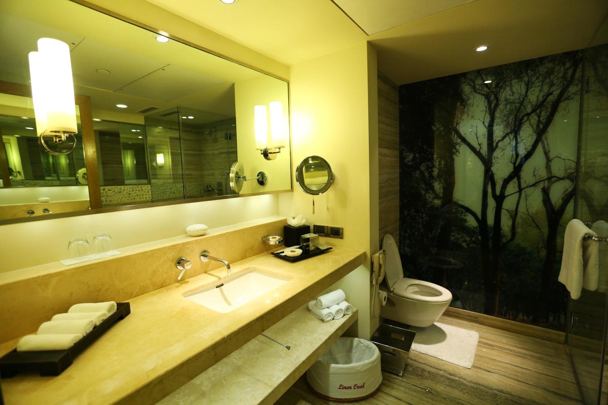 Towers Twin, Guest room, City view