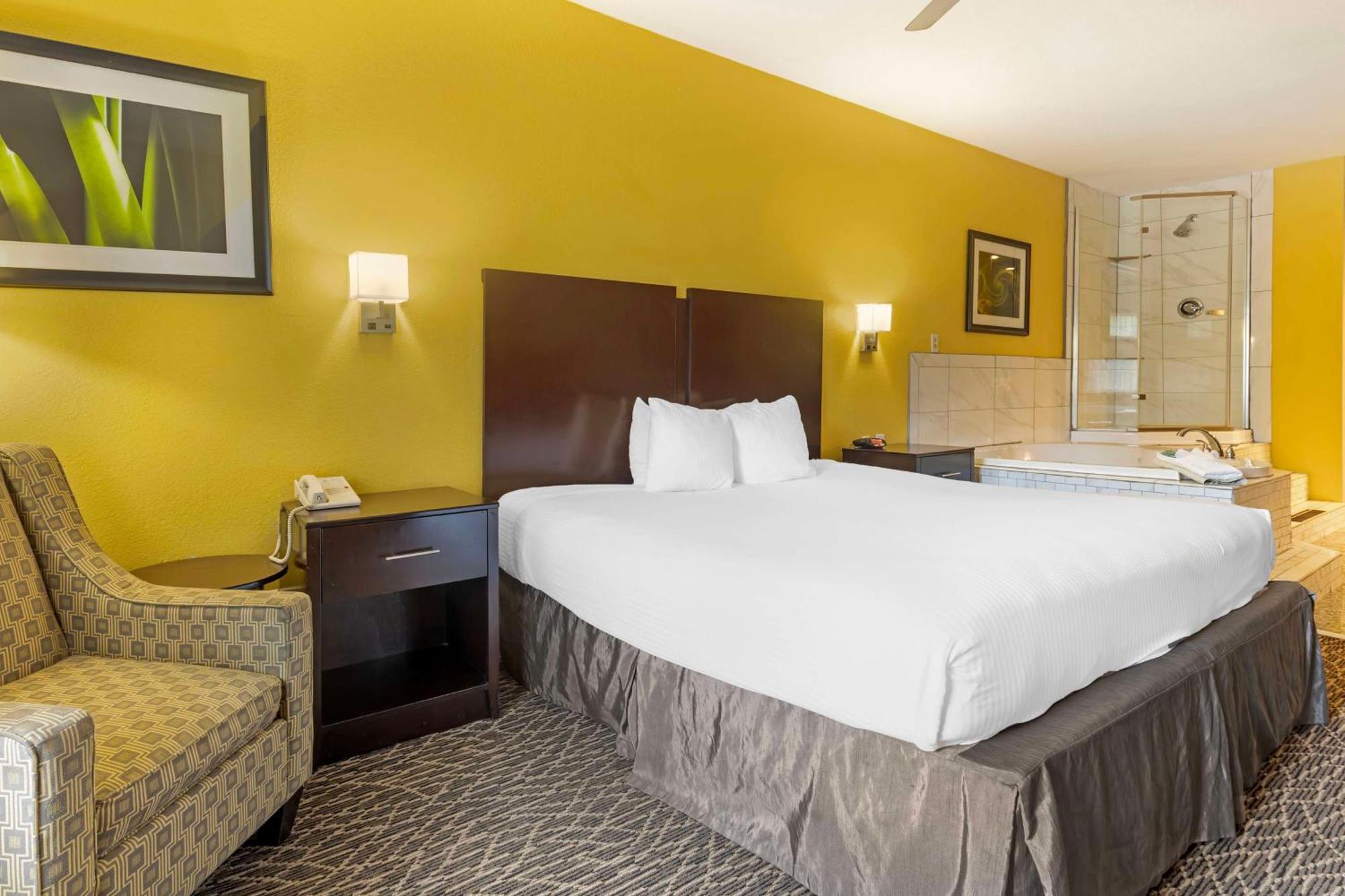 King Suite with Sofa Bed and Spa Bath - Non Smoking