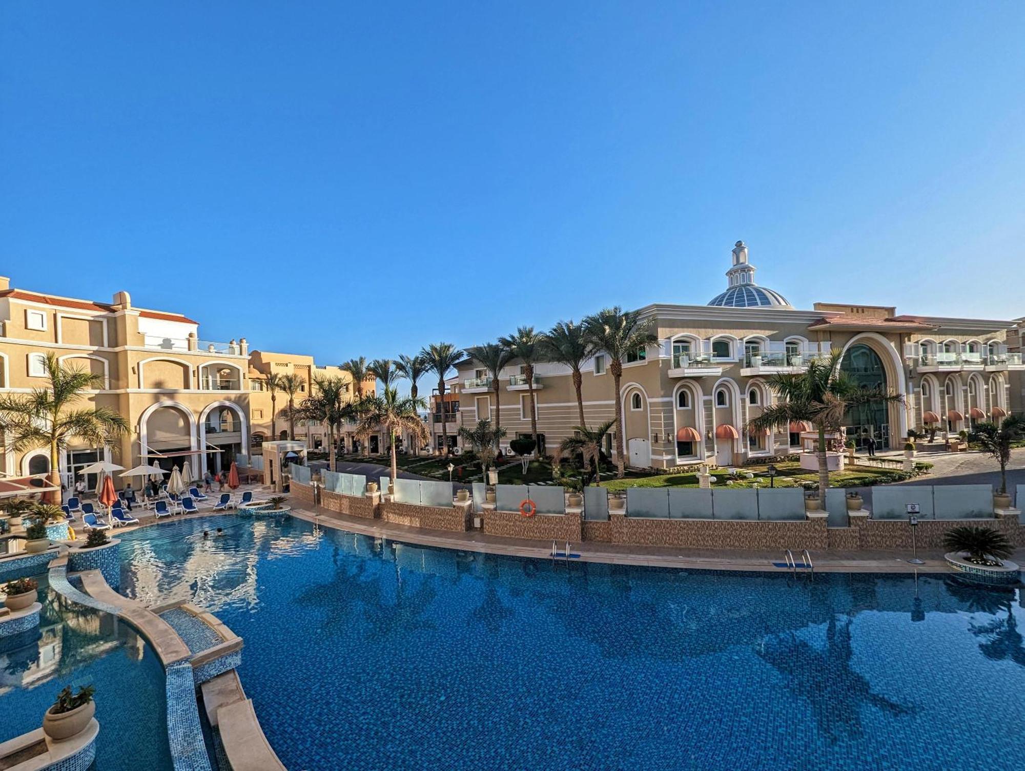 Deluxe Room Pool View,1549204333:JPEG