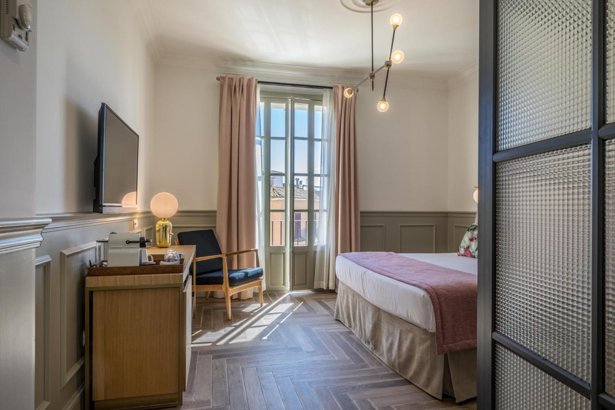 Double Room,1544999533:JPEG
