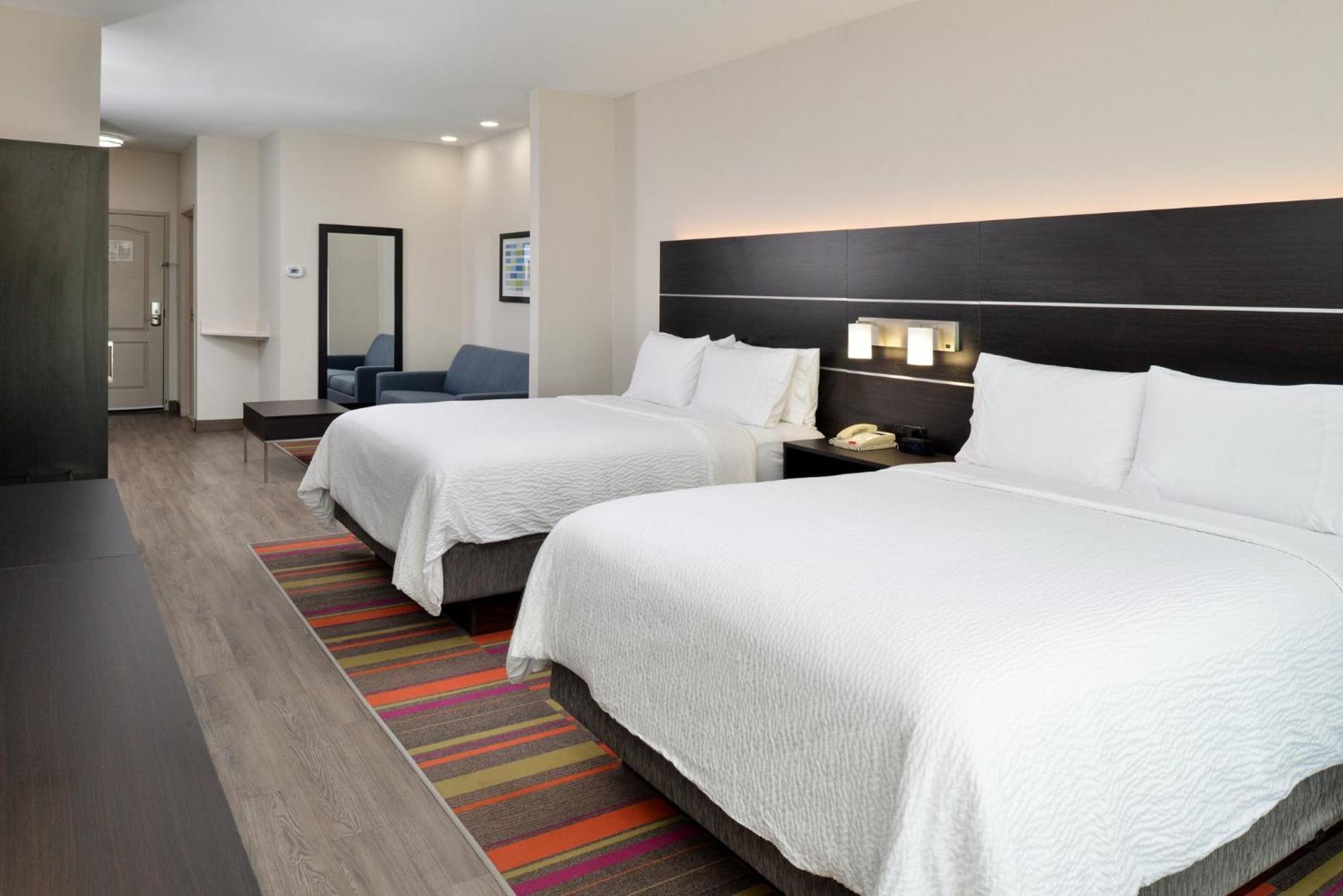 Double Suite with Two Double Beds - Non-Smoking
