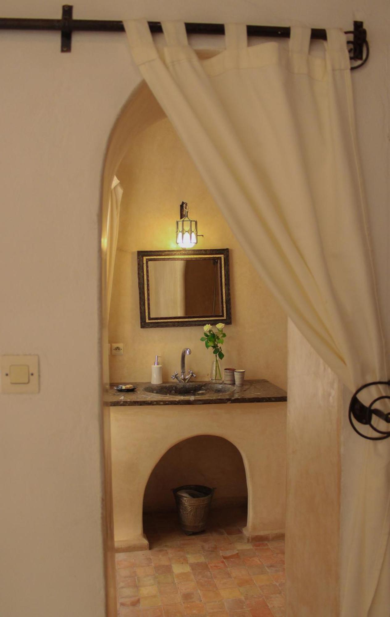 Chambre Simple avec Grand Lit