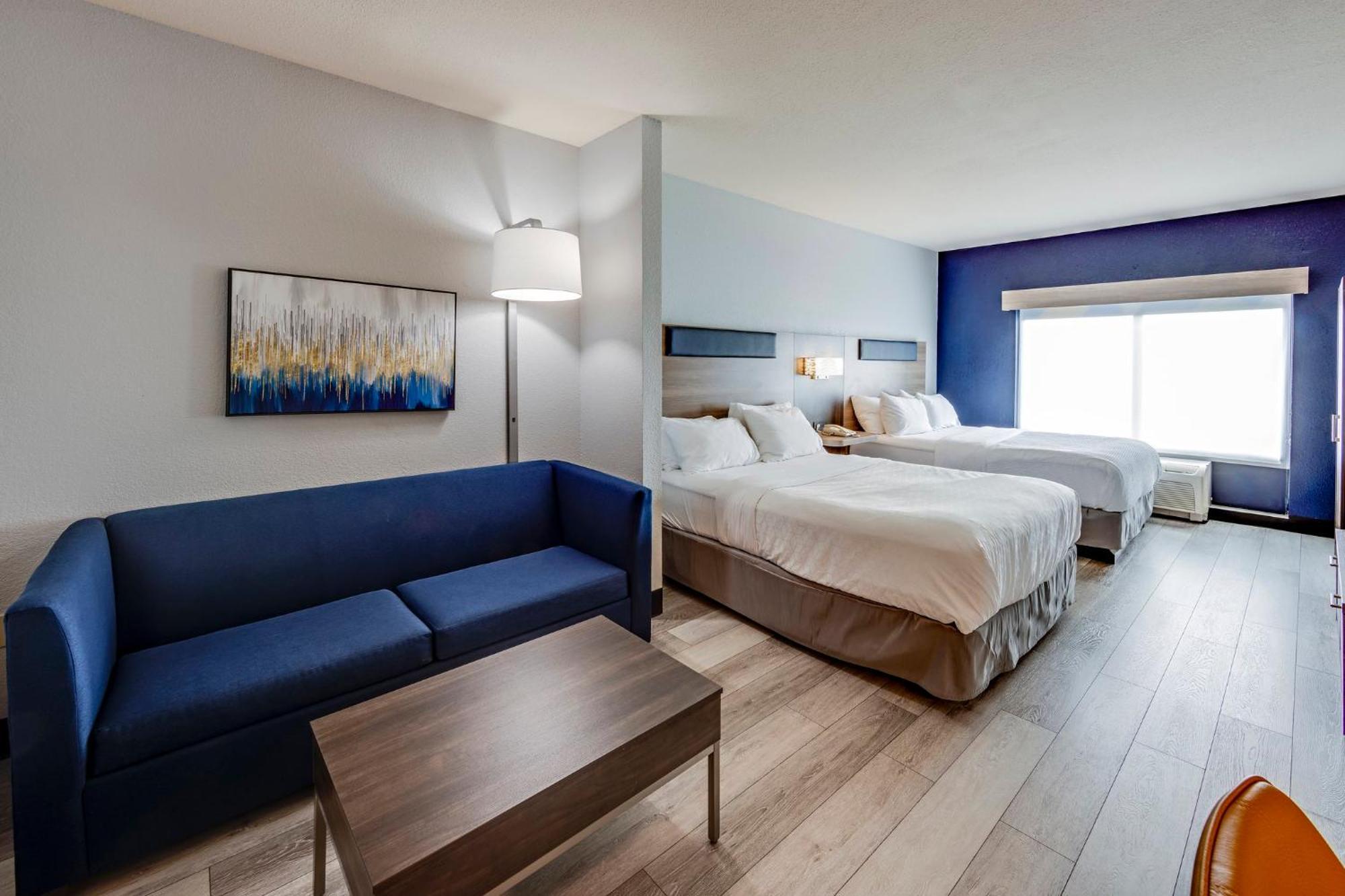 Queen Room with Two Queen Beds and Sofa Bed