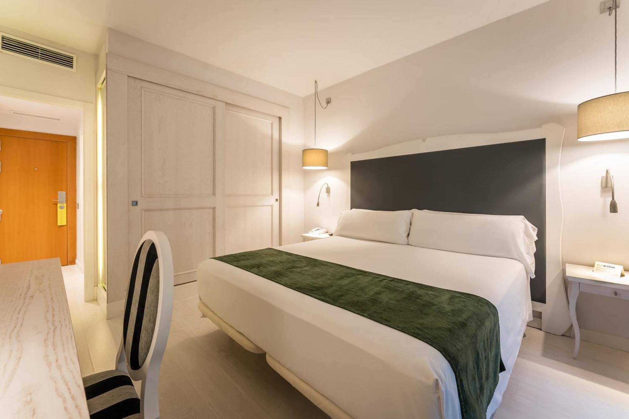 Double or Twin Room with Side Sea View