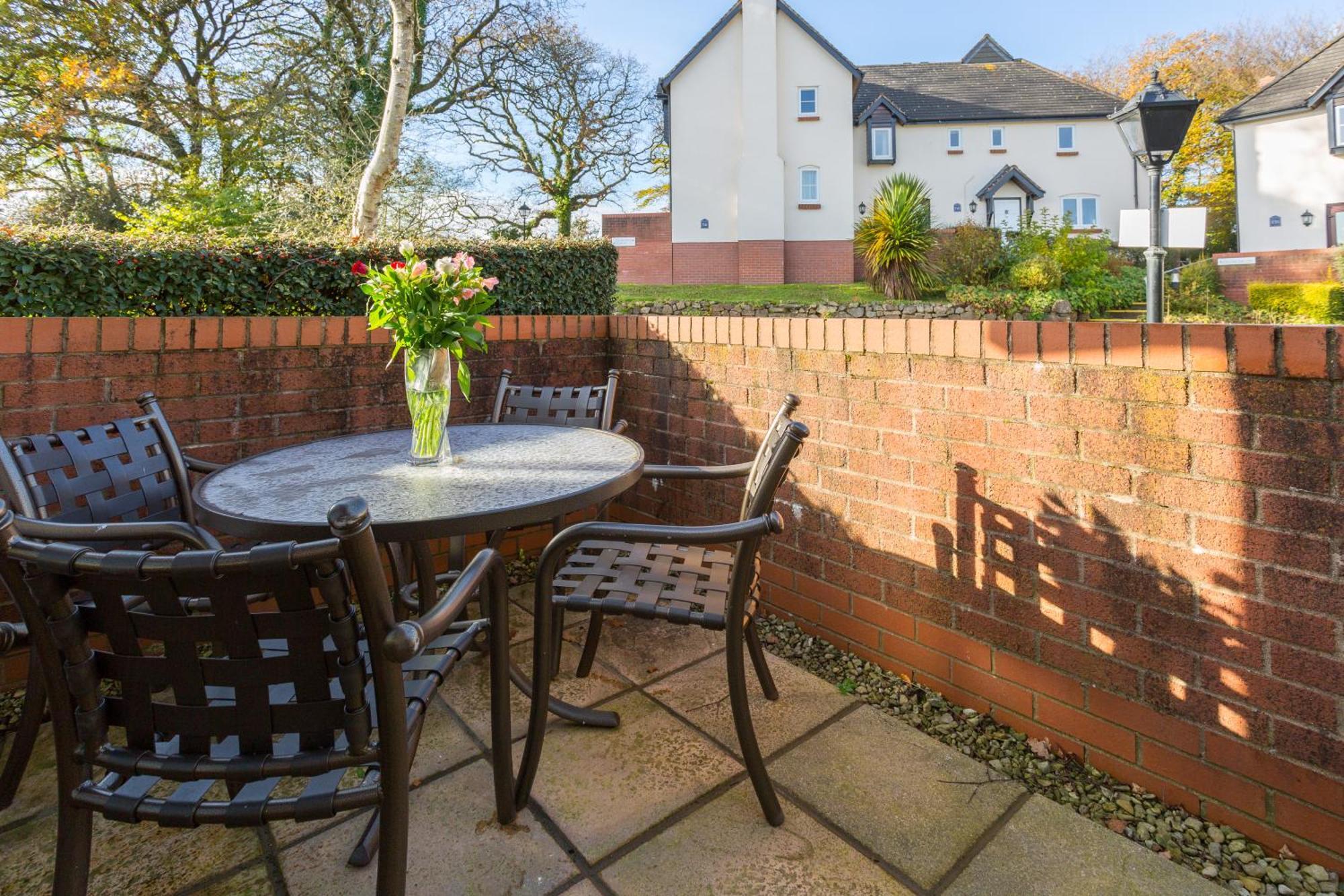 Two Bedroom House (Sleeps 6)